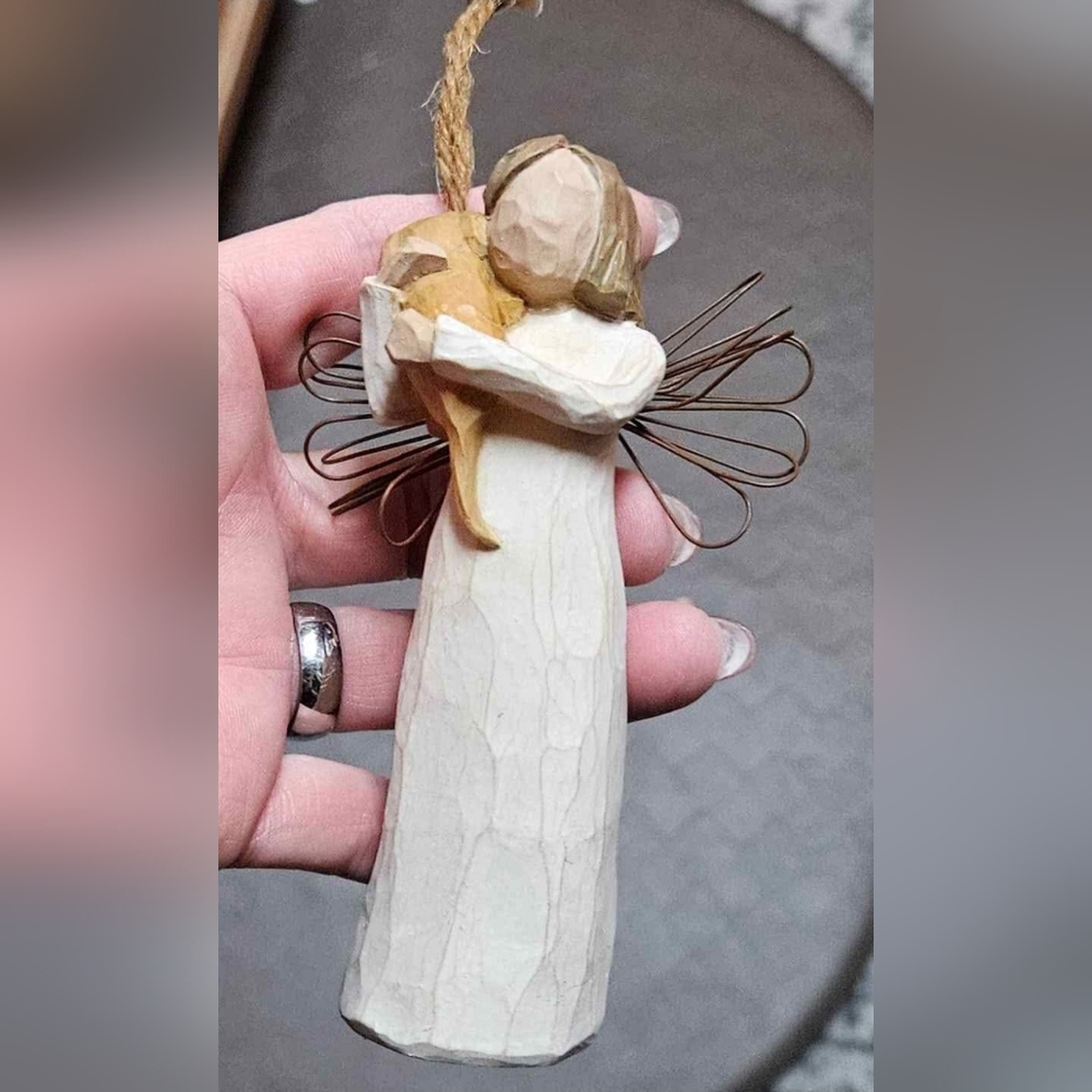Willow Tree "Angel of Friendship" figurine designed by Susan Lordi 4.5"